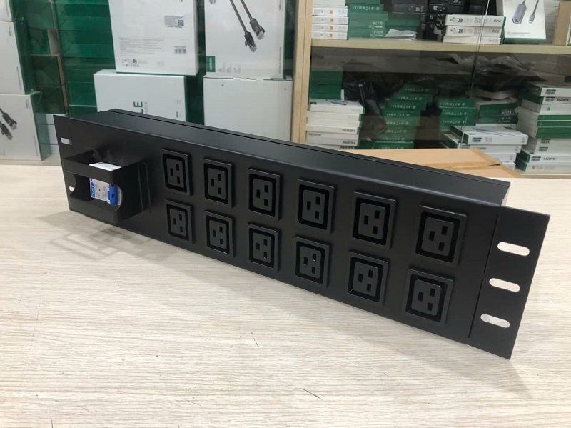 Thanh nguồn PDU 12 ổ cắm C19 lắp ngang có MCB 32A UNI-50009 Unilink